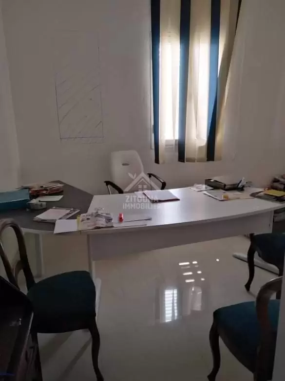 A louer un immeuble de très haut standing pour un usage bureautique ou commercial à Mutuelle ville