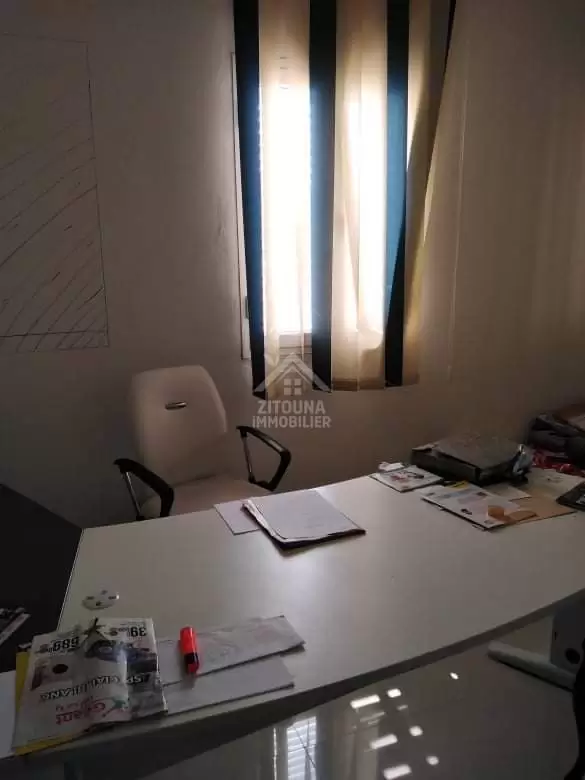 A louer un immeuble de très haut standing pour un usage bureautique ou commercial à Mutuelle ville