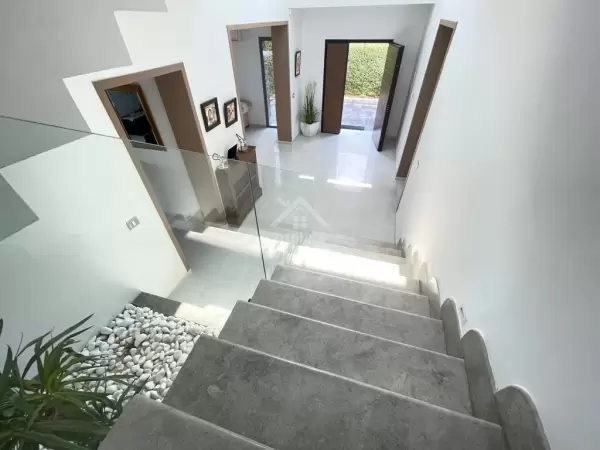 Une villa de luxe à louer à Soukra