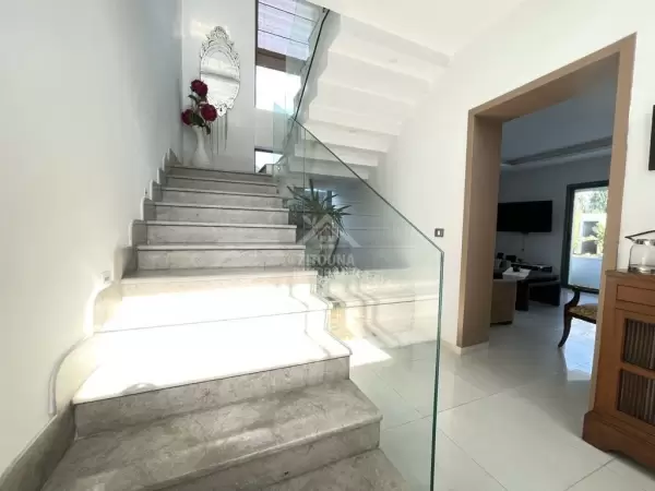 Une villa de luxe à louer à Soukra