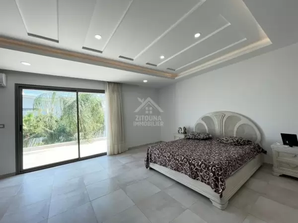 Une villa de luxe à louer à Soukra