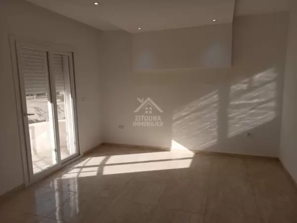 A louer un étage de villa S+4 aux jardins de Carthage