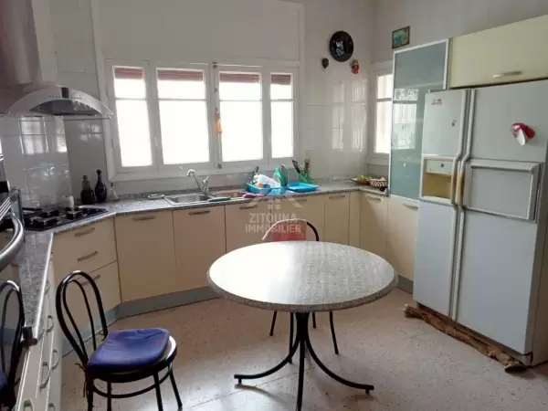 Une Villa R+3 à louer à Manzah 4