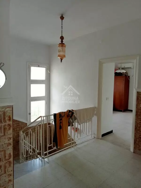 Une Villa R+3 à louer à Manzah 4