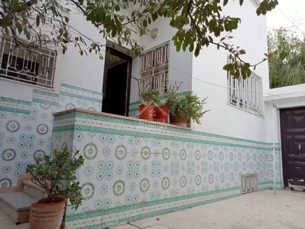 Une Villa R+3 à louer à Manzah 4