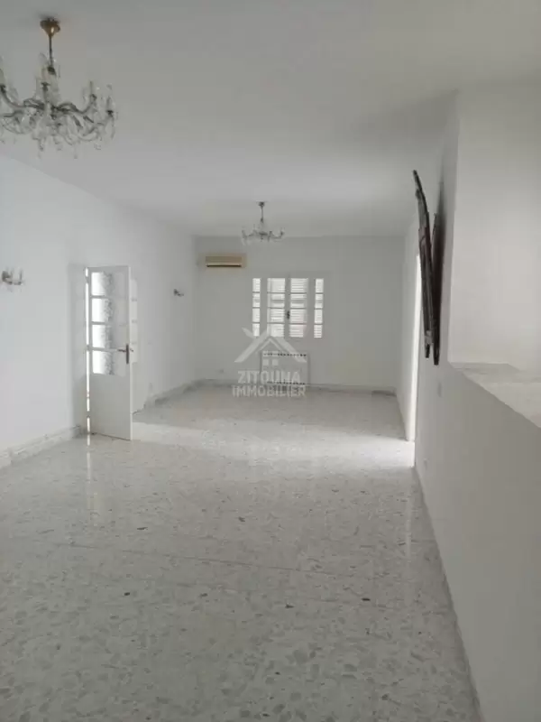 A louer une belle villa à manzah 5