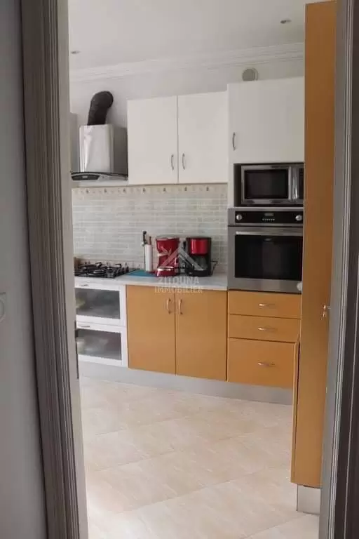 A louer un étage de villa s+4 à la Marsa