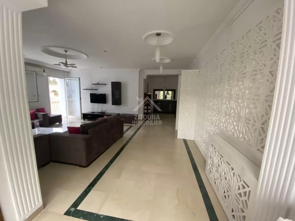 A louer un étage de villa s+4 à la Marsa