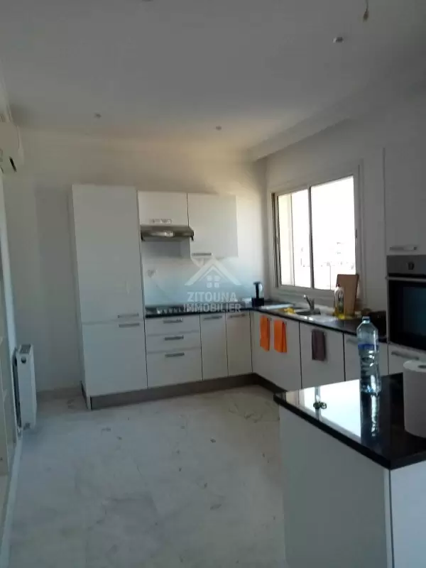 A louer un appartement à La Marsa proche de la patisserie Paul