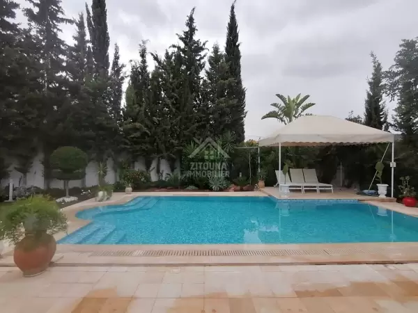 Villa de maitre à vendre à Ennasser 2