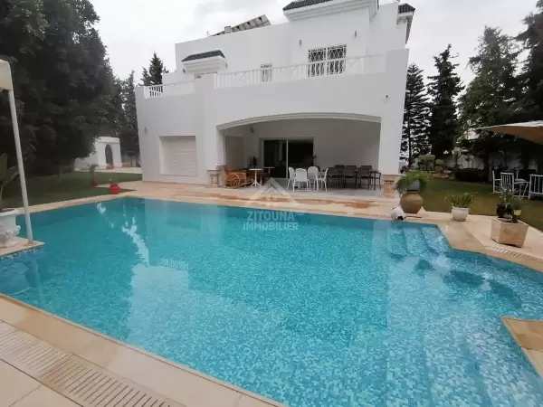 Villa de maitre à vendre à Ennasser 2