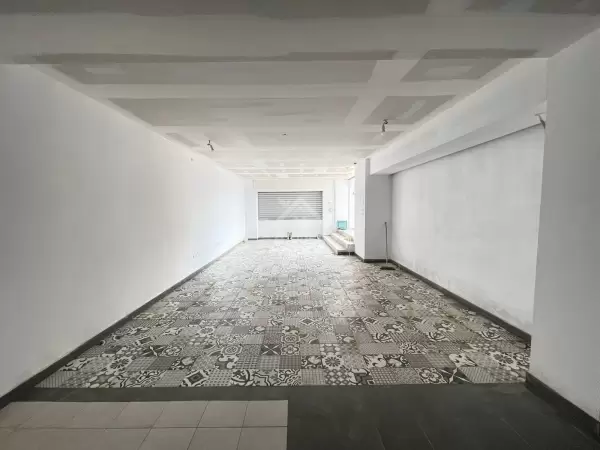 Un local à louer aux berges du Lac 3