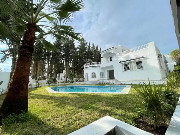 À louer une villa avec piscine à Gammarth