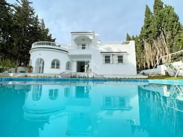 À louer une villa avec piscine à Gammarth