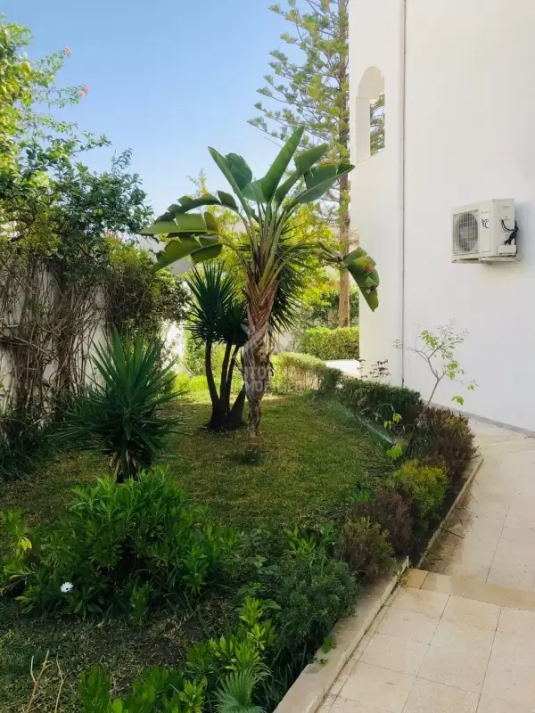 A Louer une belle villa a Manzah 9