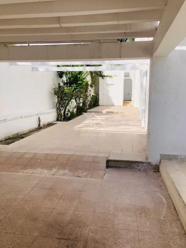 A Louer une belle villa a Manzah 9