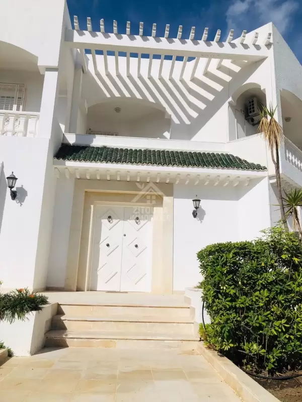 A Louer une belle villa a Manzah 9