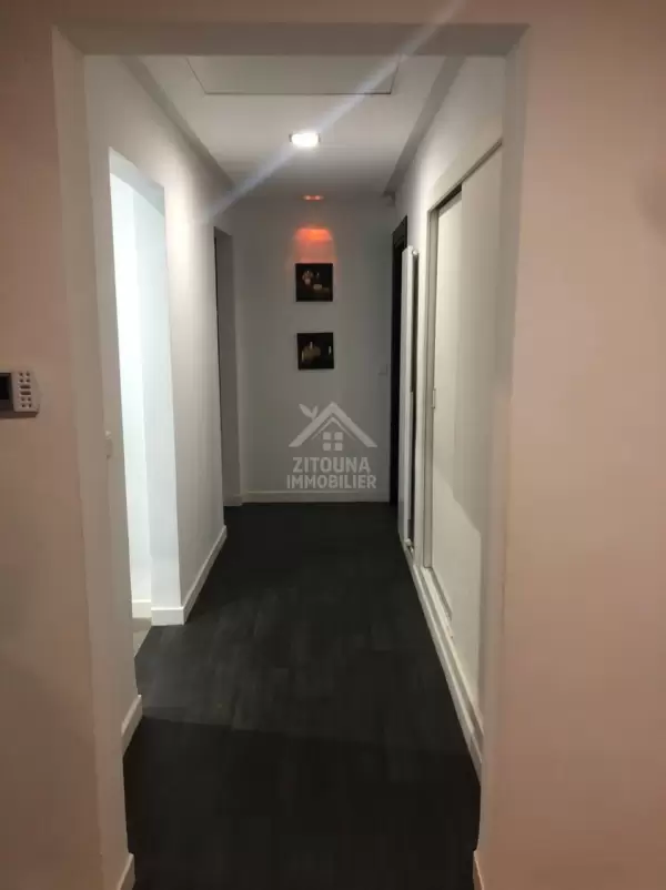 A louer un appartement richement meublé au Lac 2