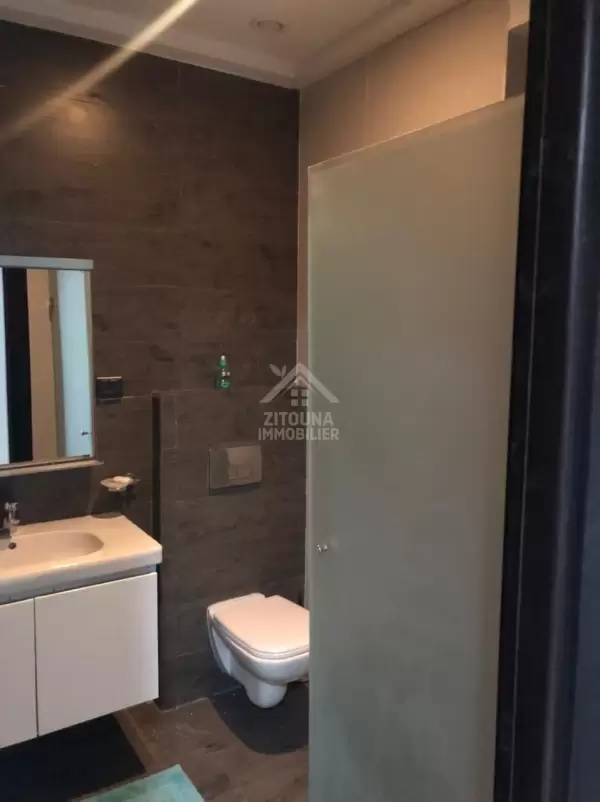 A louer un appartement richement meublé au Lac 2