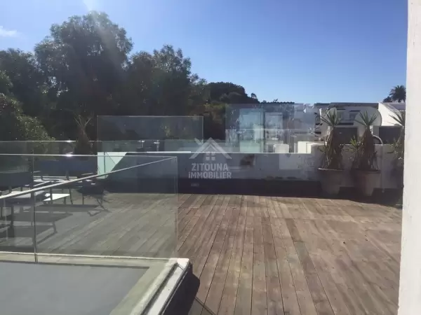 une belle villa à louer de charme à la Marsa Cube
