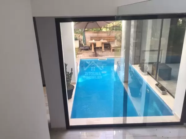 une belle villa à louer de charme à la Marsa Cube