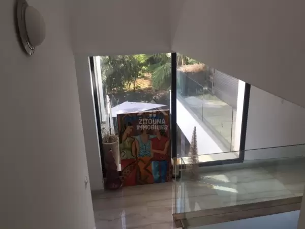 une belle villa à louer de charme à la Marsa Cube