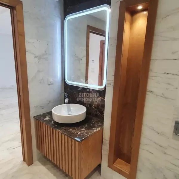 bel appartement s+4 à louer à la Marsa