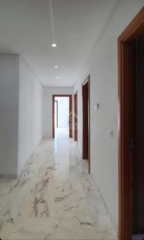 bel appartement s+4 à louer à la Marsa