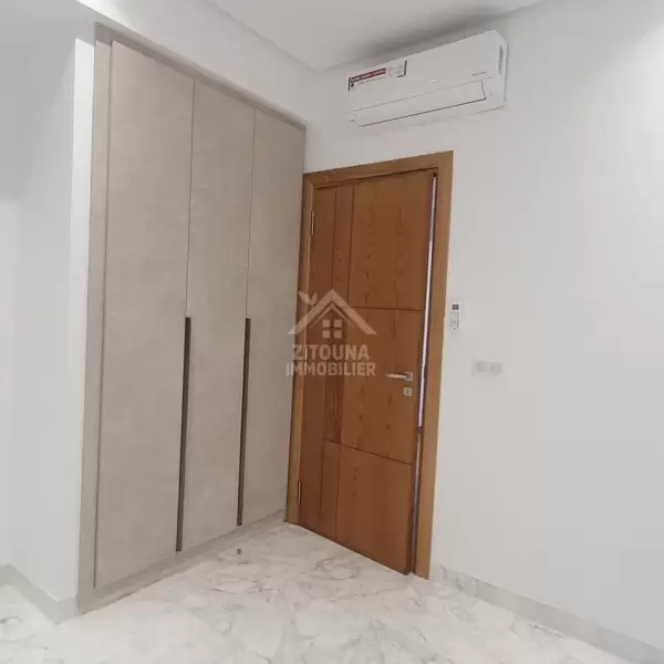 bel appartement s+4 à louer à la Marsa