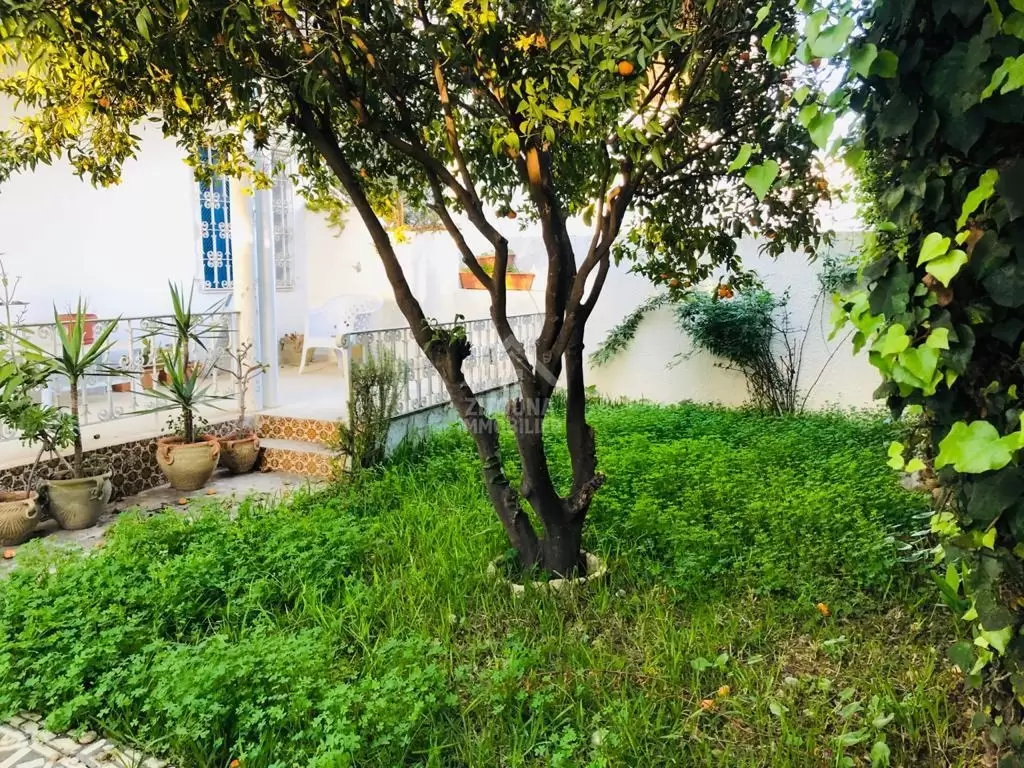 A louer un rez de chaussée de villa à cité les pins