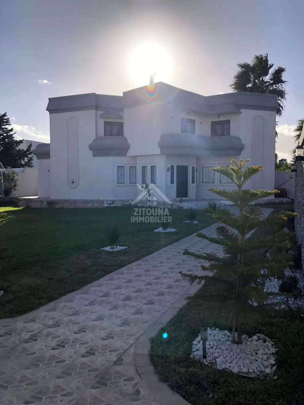 Une belle villa à louer à la Soukra