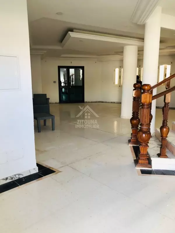 Une belle villa à louer à la Soukra