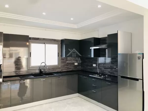 A louer un étage de villa  à La Marsa Corniche