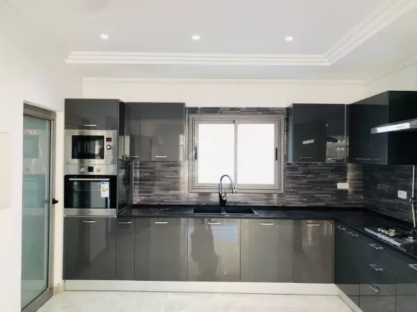 A louer un étage de villa  à La Marsa Corniche