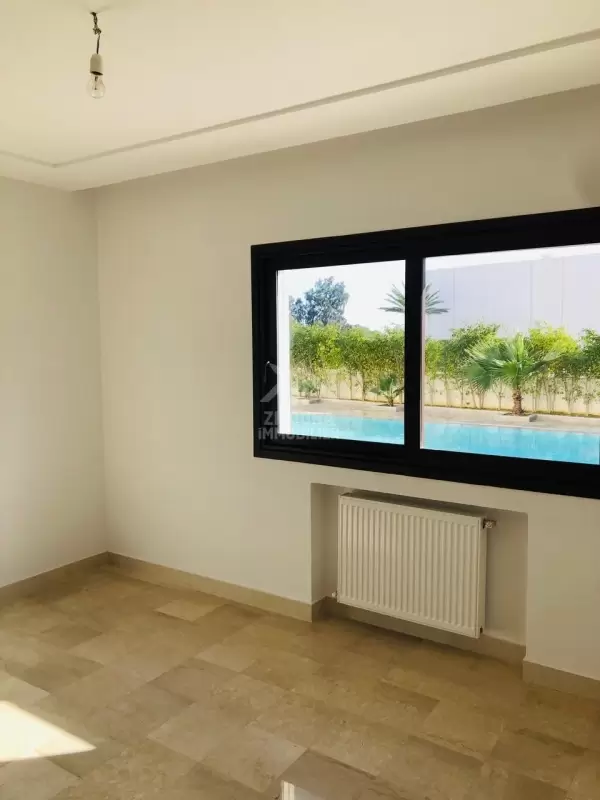 Un trés bel appartement S+3 à louer à gammarth