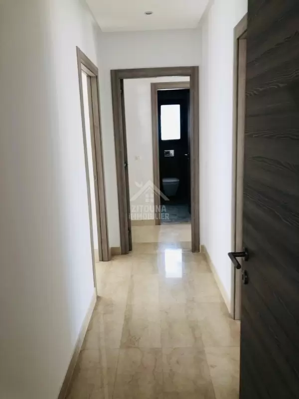 Un trés bel appartement S+3 à louer à gammarth