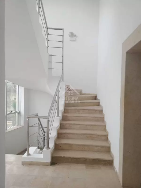 Immeuble à louer aux berges du lac 3