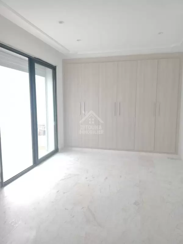 A louer un appartement S+2 à la Marsa plage