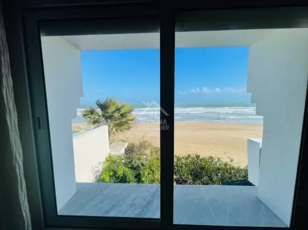 Un appartement meublé avec une belle vue sur mer à louer à la Marsa Cube
