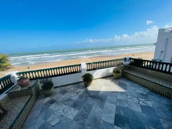 Un appartement meublé avec une belle vue sur mer à louer à la Marsa Cube