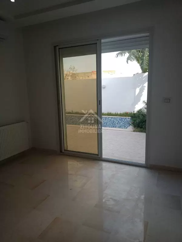 A louer un appartement avec piscine jamais habite à Gammarth