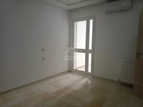 A louer un appartement avec piscine jamais habite à Gammarth