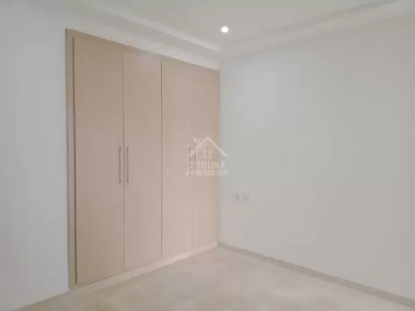 A louer un appartement avec piscine jamais habite à Gammarth