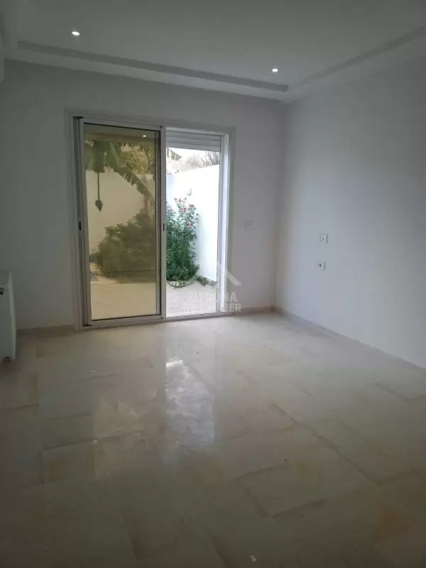 A louer un appartement avec piscine jamais habite à Gammarth