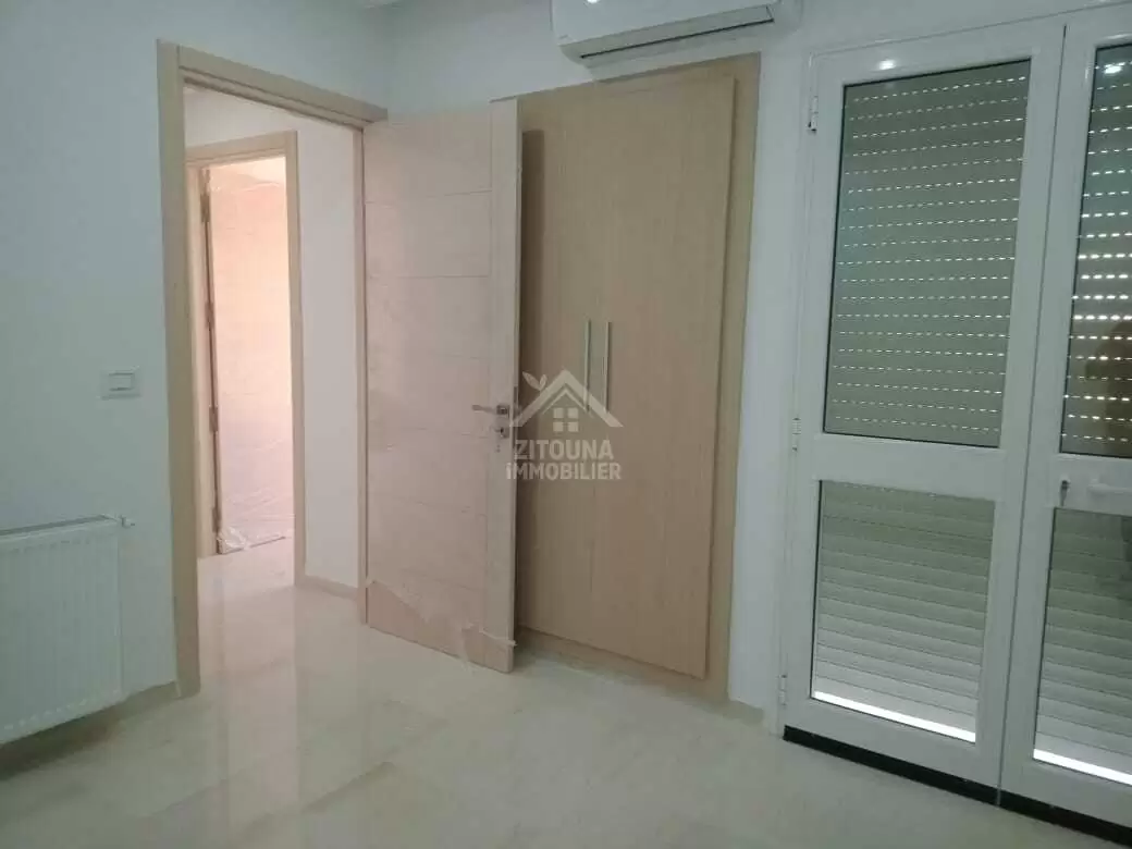 A vendre un appartement S+2 neuf à Gammarth