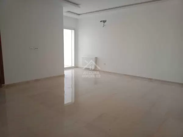 A vendre un bel appartement S3 de 144 m²neuf