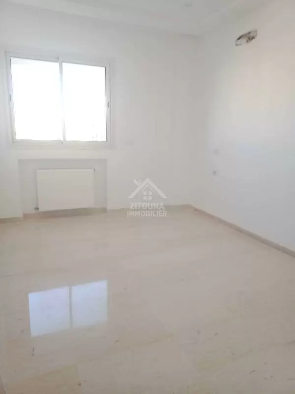 A vendre un bel appartement S3 de 144 m²neuf