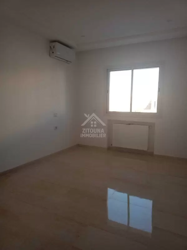 A vendre un bel appartement S3 de 144 m²neuf