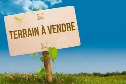 A vendre un terrain de 8000 m² à El Haouaria
