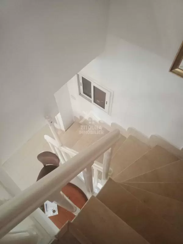 A louer un beau duplex meublé à la Marsa